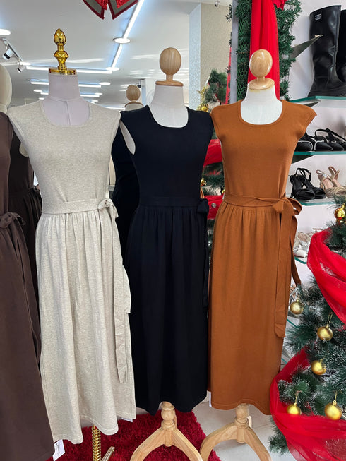 Women Winter Heavy Knitted Sleeveless Long Dress With Waist Rope